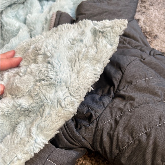 The North Face Gray Quilted Jacket with Light Blue Sherpa Lining - Picture 6 of 8